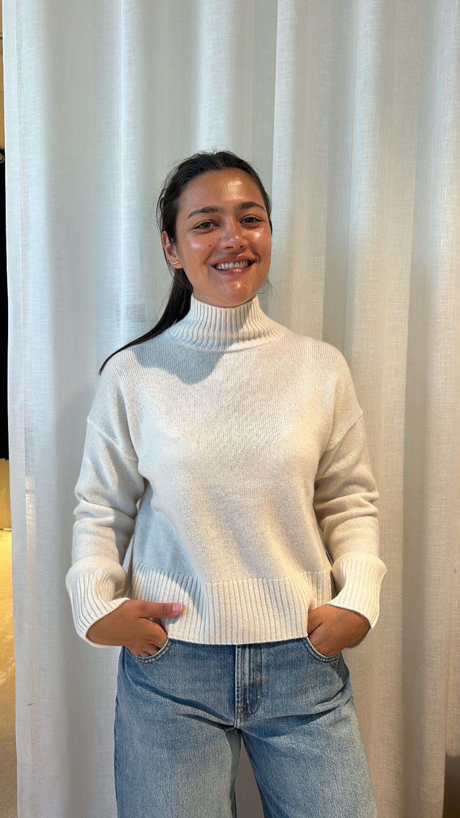CHUNKY CARMEN FUNNEL NECK ORGANIC WHITE