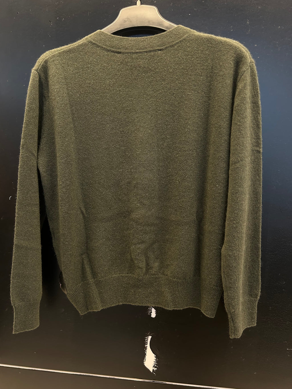 Khaki truitje met knoop detail