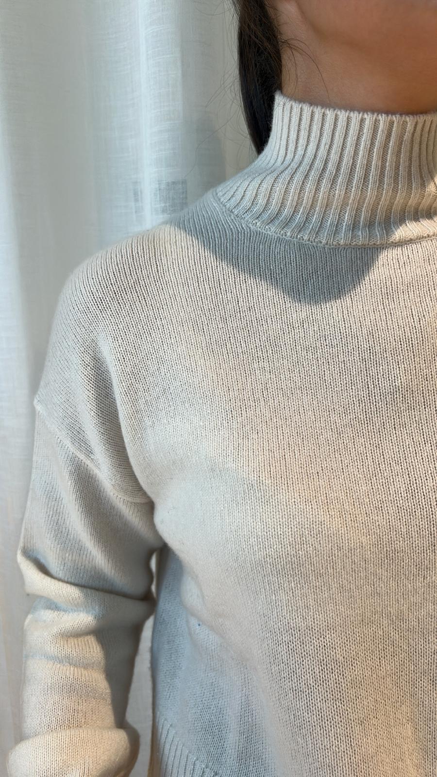 CHUNKY CARMEN FUNNEL NECK ORGANIC WHITE