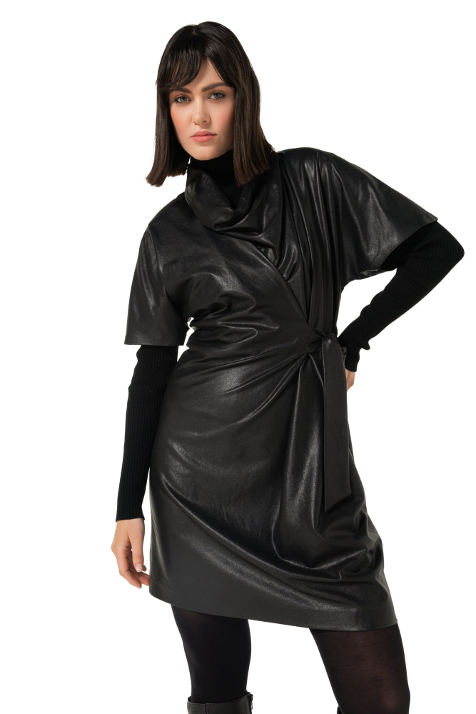 Korte jurk in vegan leather