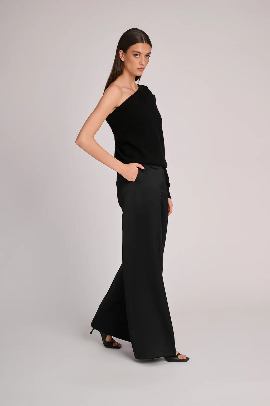 Milan Pull Black