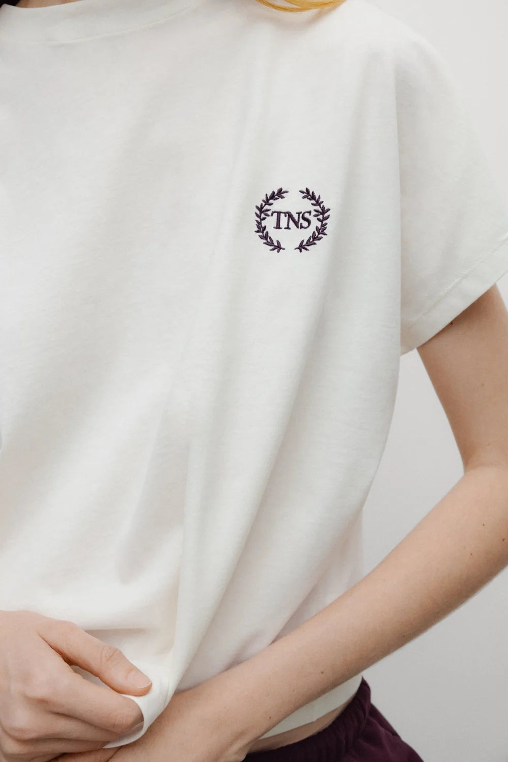 Mochi Woman T-Shirt Winetesting Emb
