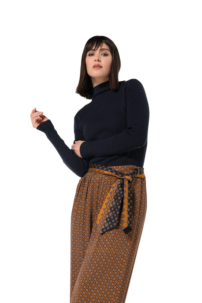 Aansluitende pull in ribtricot