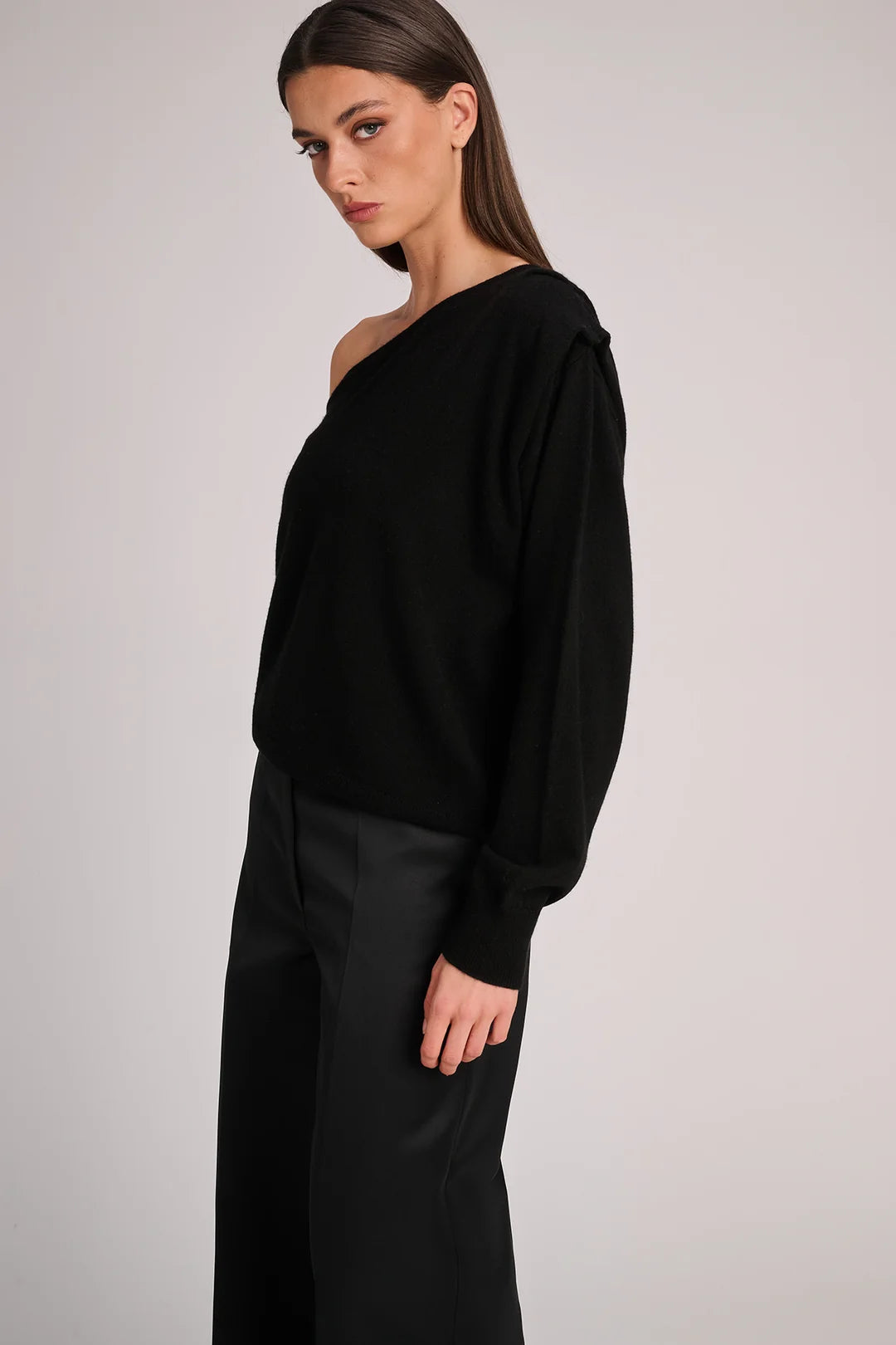 Milan Pull Black