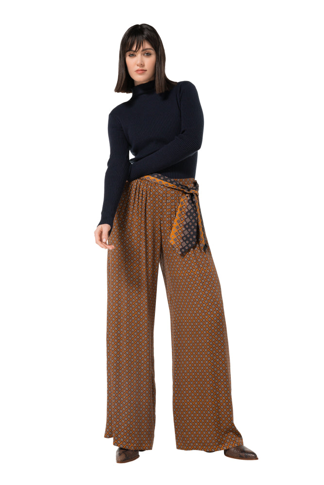 Aansluitende pull in ribtricot
