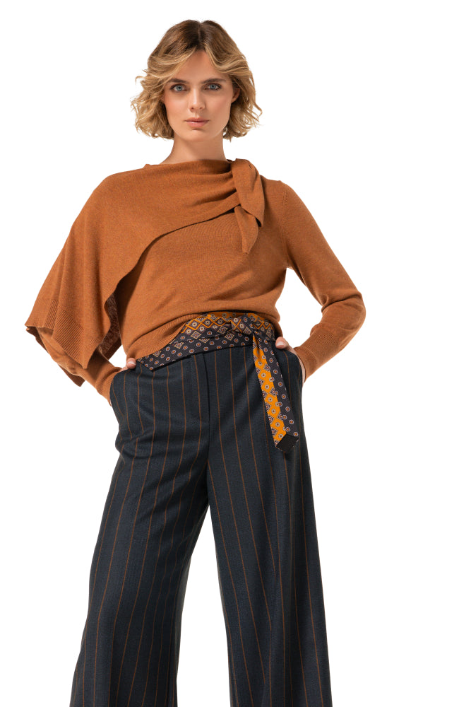Elegante pull met strik- en schouderdetail